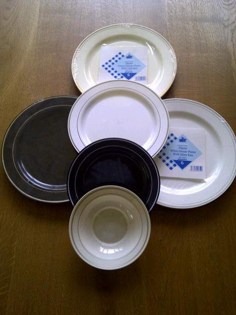 Round plates with silver printing